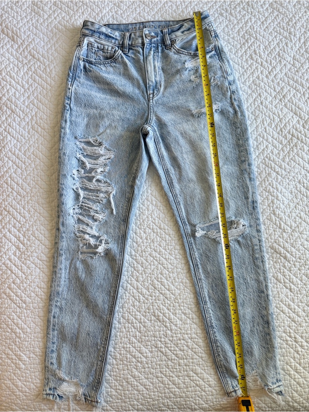 American Eagle Outfitters Light Wash Blue Distressed MoM Jeans Size 2 - Picture 4 of 14